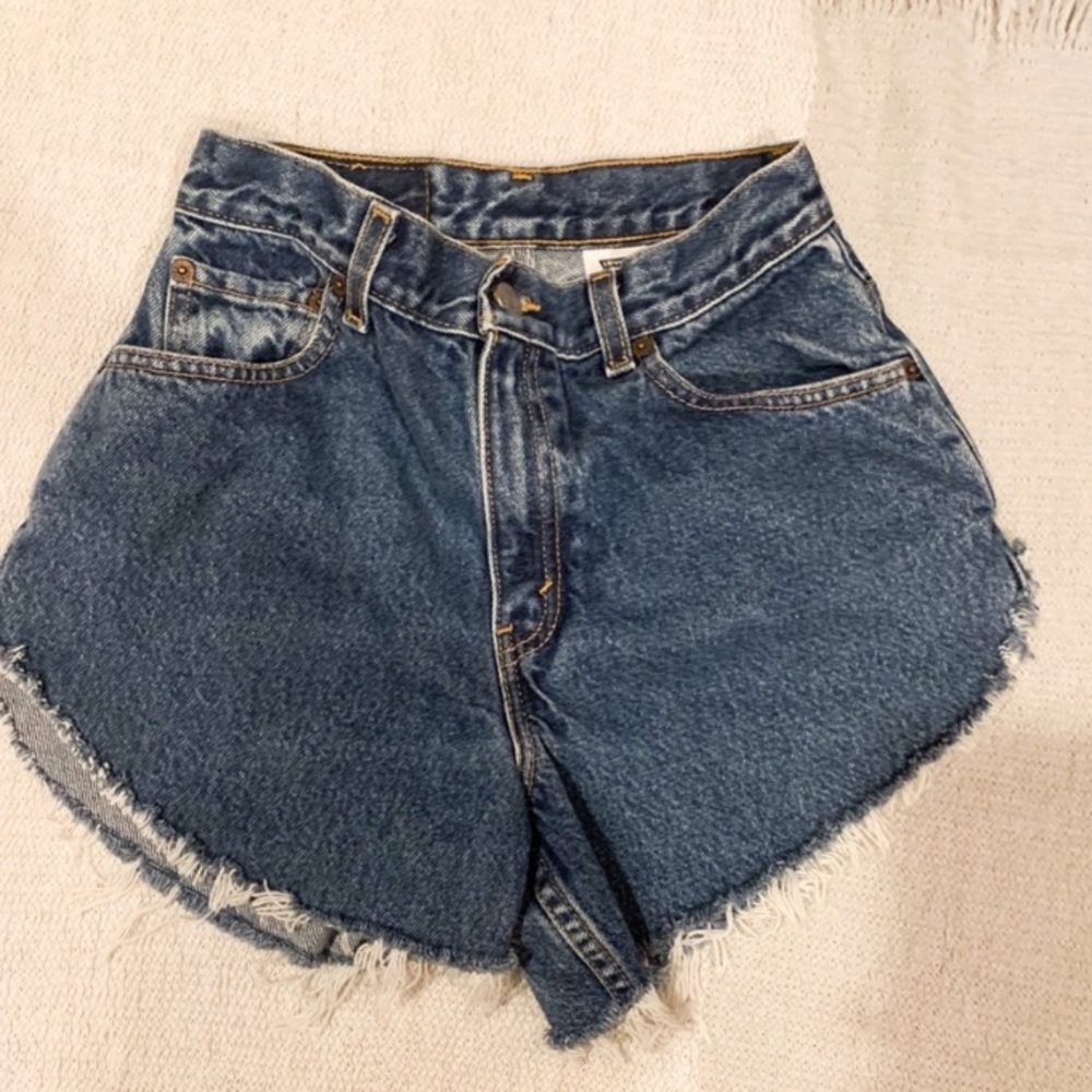 LEVIS VINTAGE HIGH WAISTED SHORTS - Picture 2 of 6